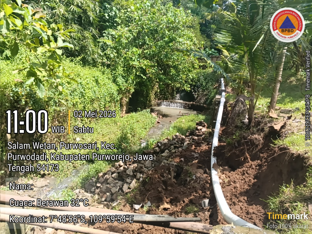 Longsor talud saluran pembuangan air menuju Sungai Bogowonto, Desa Purwosari Purwodadi